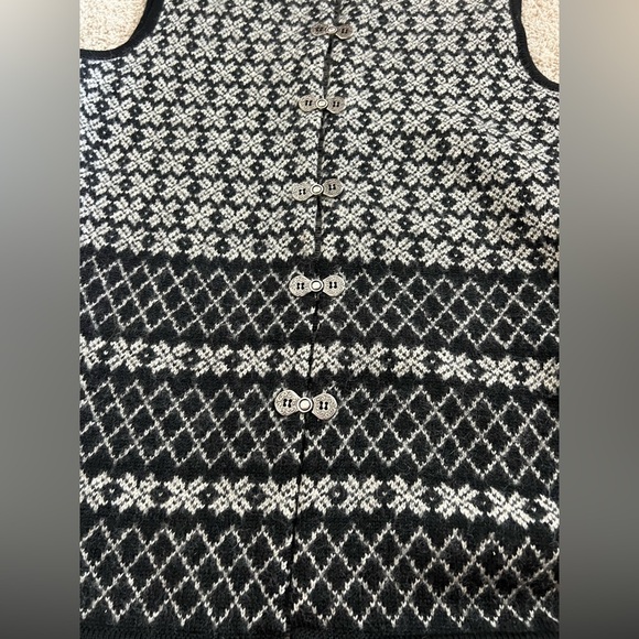 GAP Black and White Knit Vest size large 100% wool - Picture 4 of 5